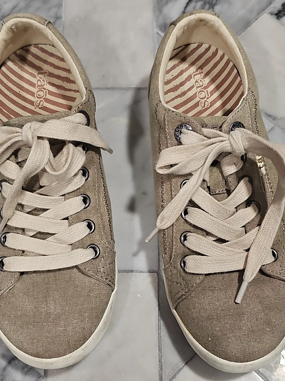 TAOS Women's Beige Canvas Lace-Up Sneakers Size 6.5